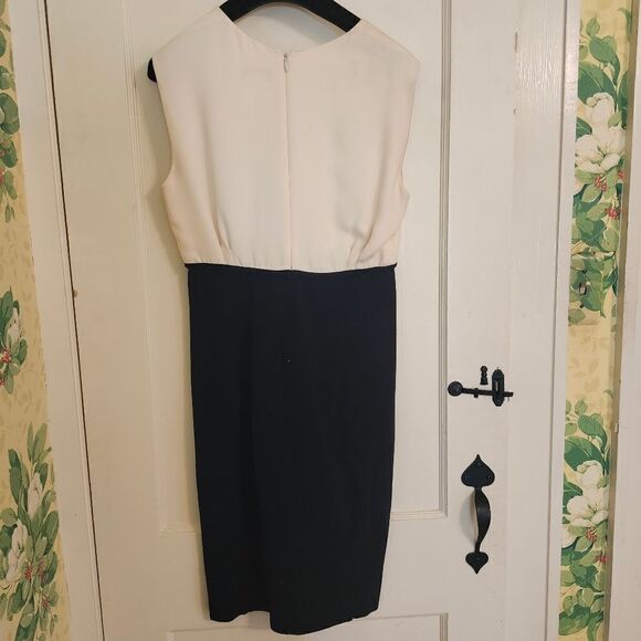 Auth. Pristine Chanel P40729W04854 Blk/Ecru Silk Dress Sz.4 US/42 EU Ret.$4400 - Picture 5 of 9